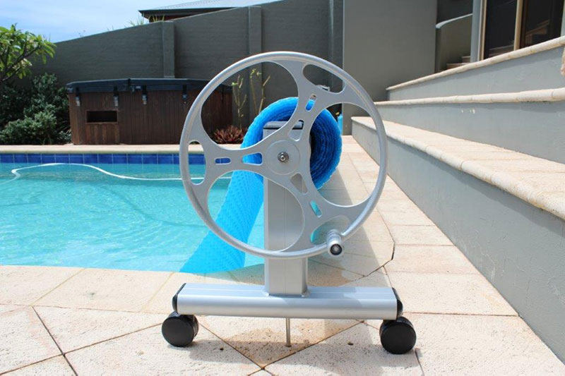 Elegance Reels A Pool Cover With Roller Make Pool Owning Easy